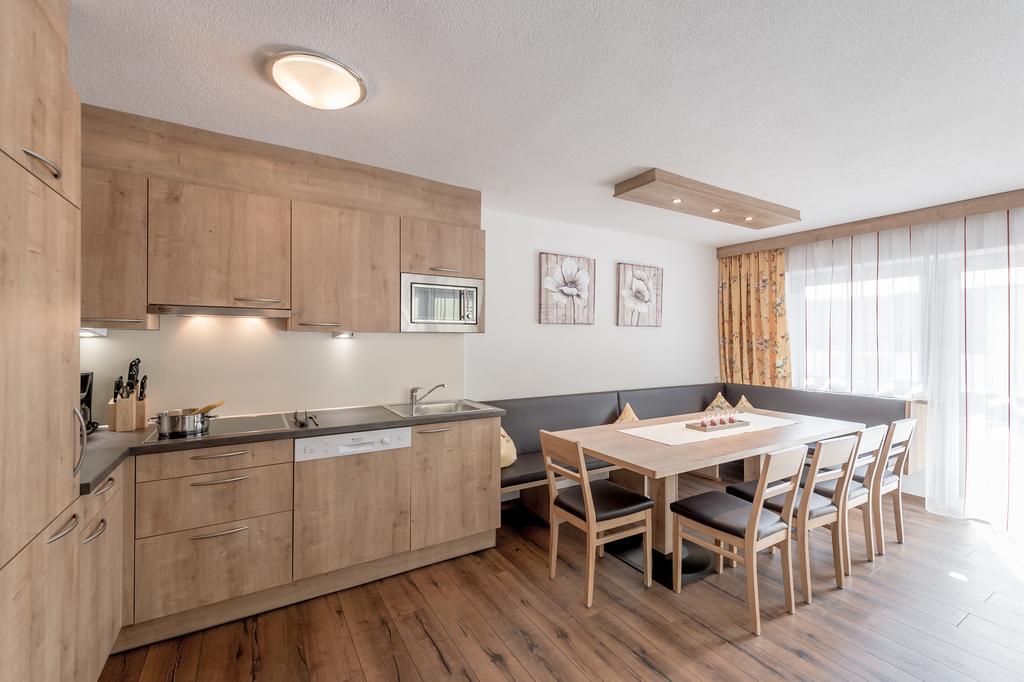 Ferienhaus Apart Sonnzeit Зёльден Номер фото